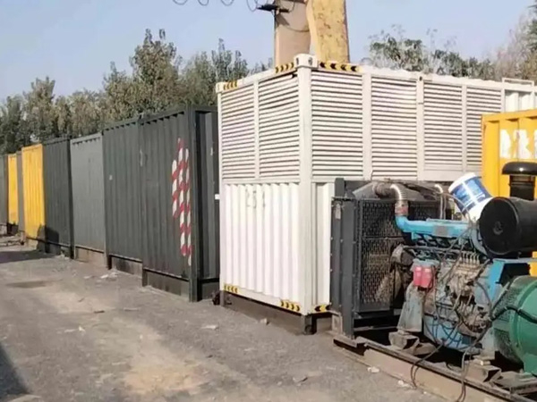 黄龙200KW柴油发电机机组每小时油耗是多少？